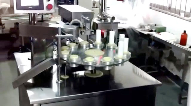 tubes filling ultrasonic sealing machine semi automatic peralatan pengisi penyegel tabung ultrasonik.jpg