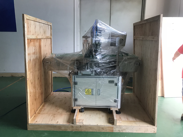 mesin pelabelan lipstik.jpg