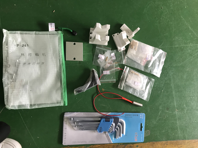 suku cadang untuk pelabelan dasar lipstik.jpg