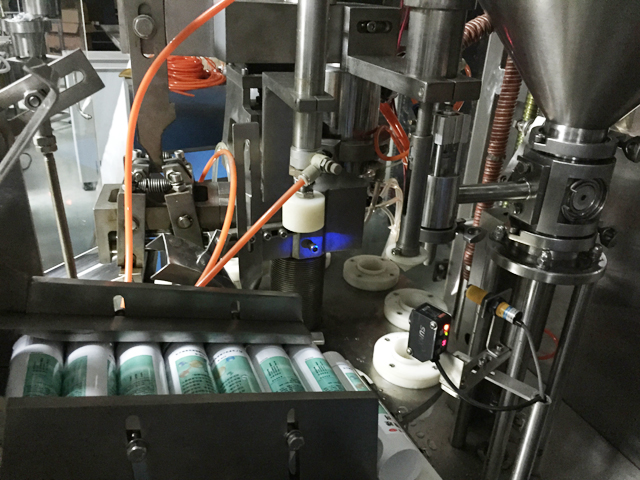 tubes holding feeding system sistem pengisian tabung otomatis untuk penyegelan pengisian.jpg