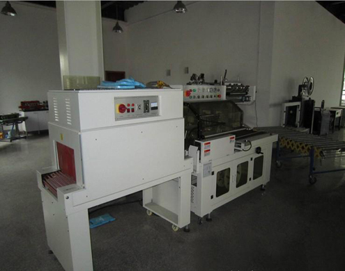 L type sealing shrinkage packing machine Mesin pembungkus susut penyegel L.jpg
