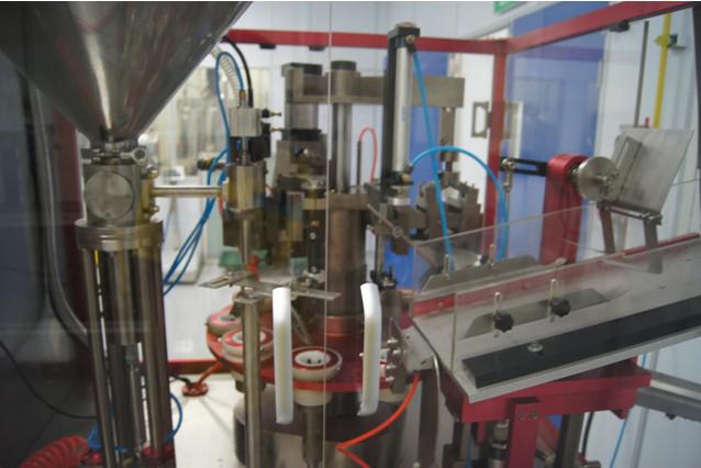 automatic tubes filling sealing machine for toothpaste tangki penyimpanan.jpg