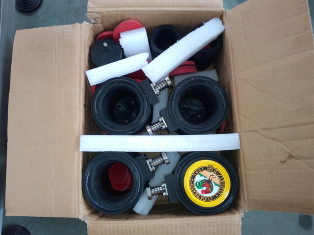 kepala penutup untuk cetakan botol yang berbeda.jpg