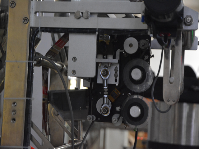 bagian kode tanggal untuk pengisi cairan ke dalam kantong.jpg