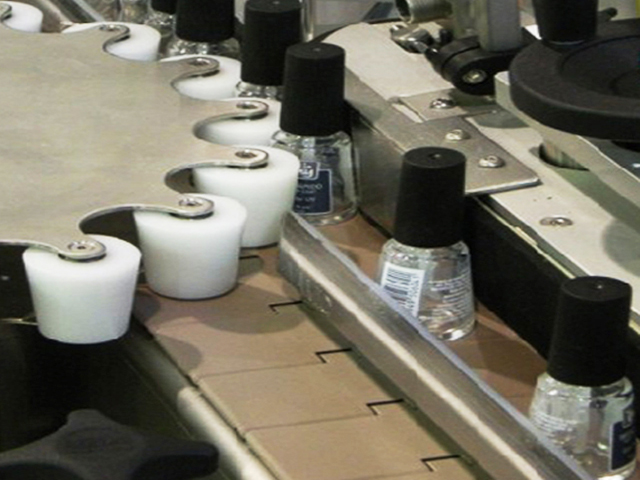 botol dengan roda bintang putar untuk pelabelan.jpg