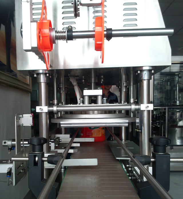 conveyor belt for jars sealing machine rol untuk memuat film.jpg