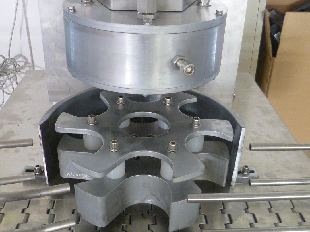 rotary vacuum capper machinery mesin penutup vakum kepala putar.JPG