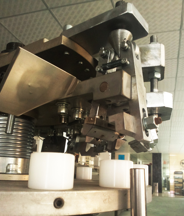 sealer part for metal hose penyegelan pengisian untuk tabung logam.jpg