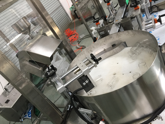 sistem pengangkat pengurai botol.jpg