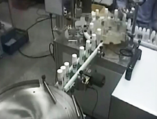 mesin pengisian tutup.jpg