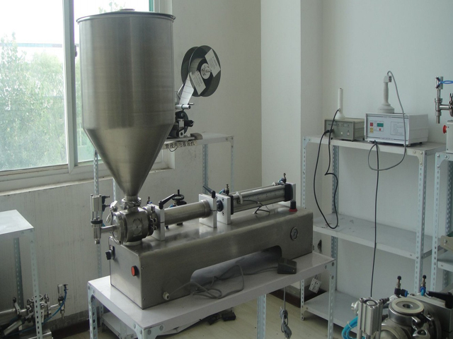 Full pneumatic liquid&paste filling machine 50-1000ML  MESIN PENGISI KEPALA TUNGGAL DENGAN HOPPER.jpg