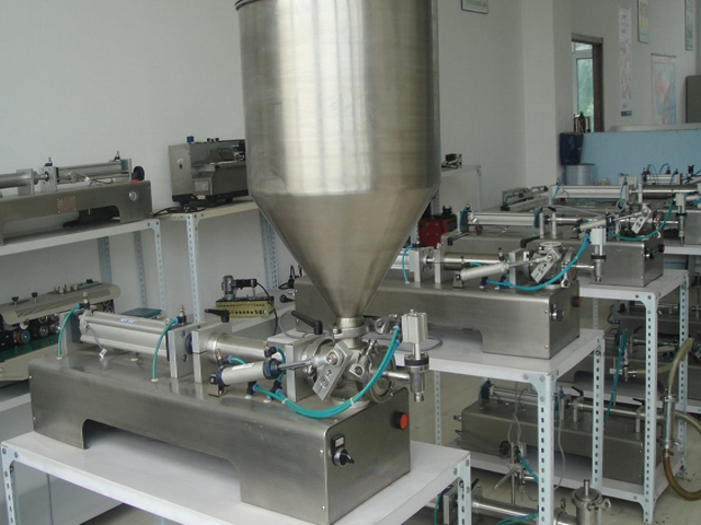 horizontal filling machine for both liquid and paste Mesin pengisi KRIM&CAIRAN.jpg