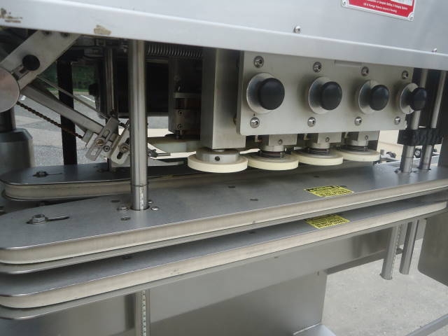 high speed linear screw capping machines penutup sekrup kecepatan tinggi.jpg