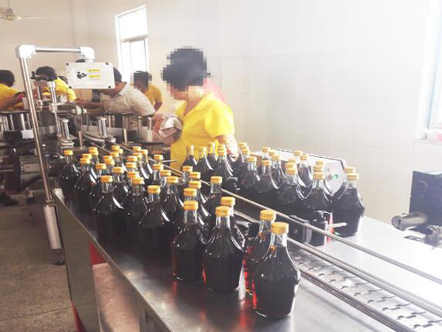 Mesin sedang beroperasi di pabrik.jpg