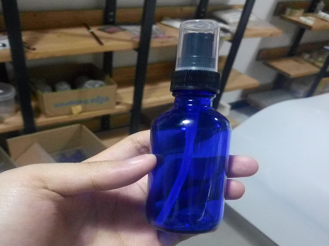 Botol minyak esensial.jpg