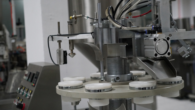 penyegel pengisi tabung plastik.jpg