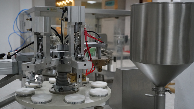 penyegel pengisi tabung plastik.jpg