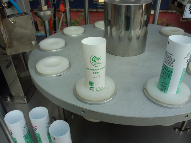 tubes for filling sealing tabung pengisi sealer untuk krim.jpg