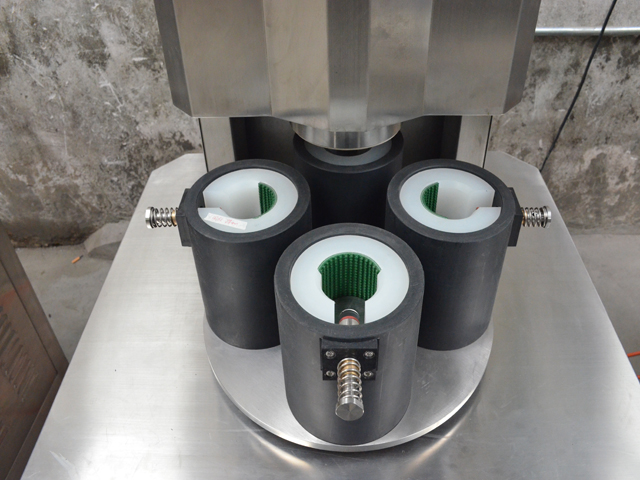 cetakan untuk menutup toples.jpg