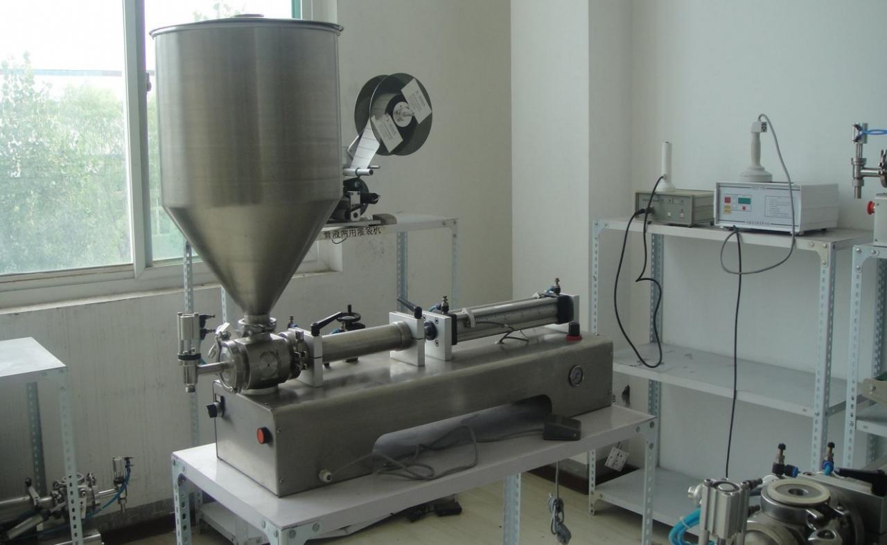 liquid paste filling machine with vertical hopper MESIN PENGISI KEPALA TUNGGAL DENGAN HOPPER.jpg