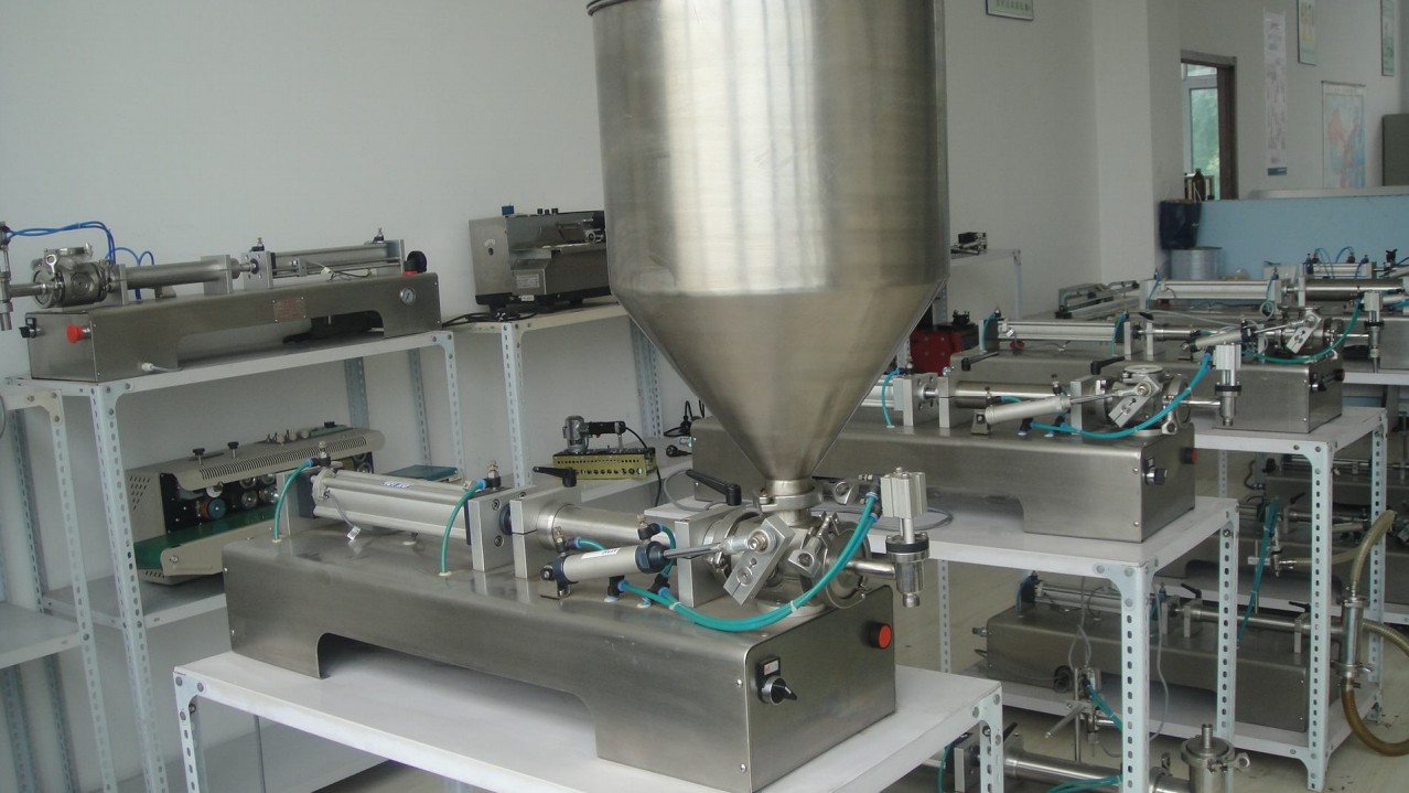 liquid cream lotion filling equipment pneumatic Mesin pengisi KRIM&CAIRAN.jpg