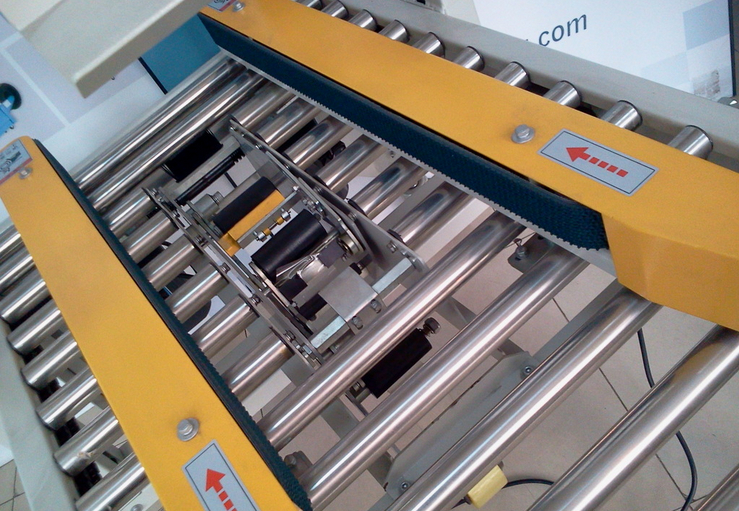 bidikan jarak dekat untuk mesin penyegel karton semi otomatis.jpg