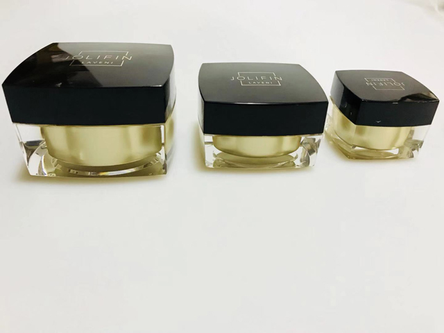 toples hitam persegi untuk menutup tutupnya