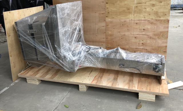 tutup penutup kotak kayu mengangkat