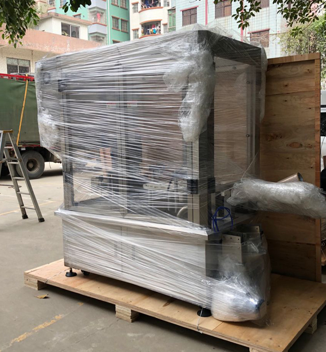 mesin penutup botol krim dalam kotak kayu