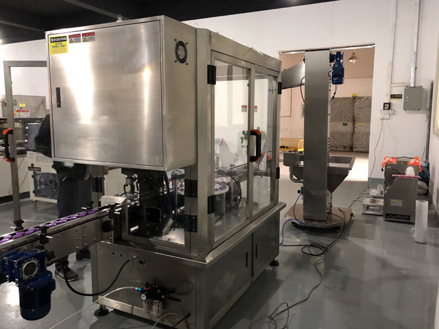 gambar mesin penutup botol krim (2).jpg